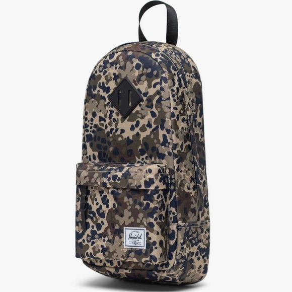 NWT: Herschel Heritage Shoulder Bag (Camo) - Picture 3 of 6